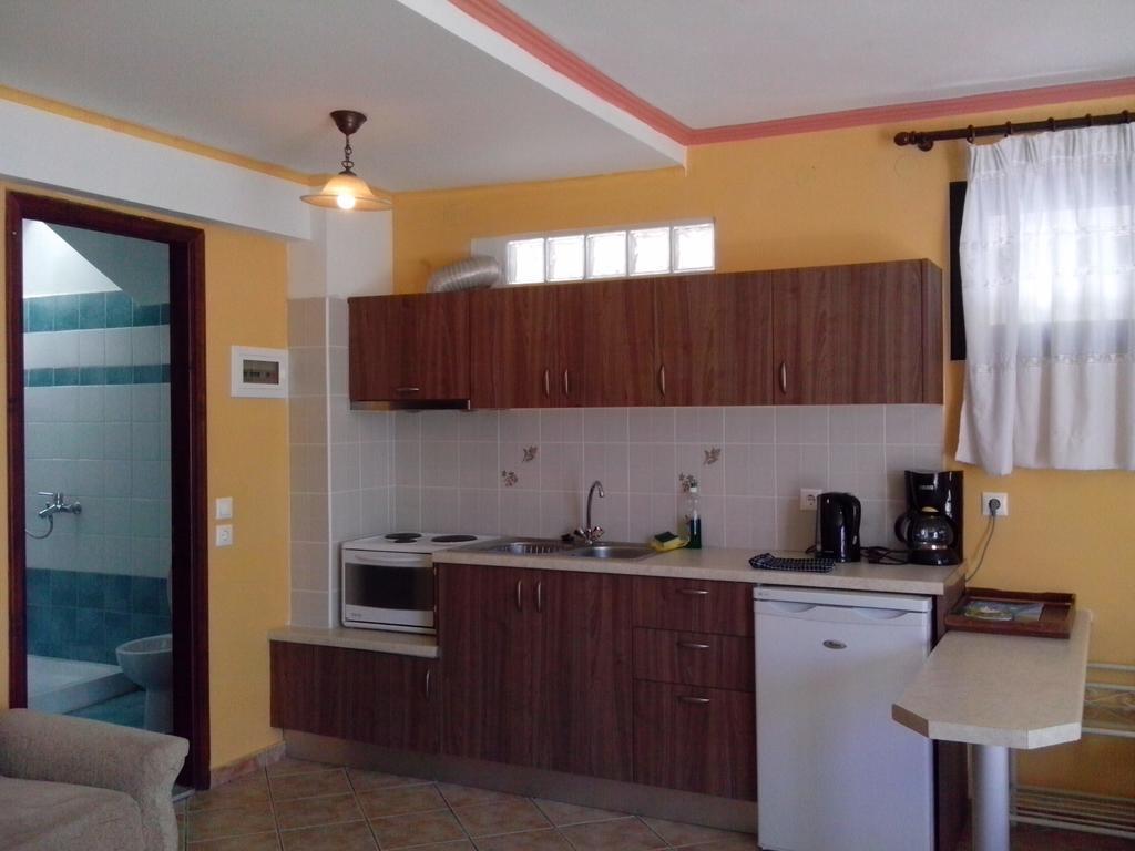 Green Hill Studios & Apartments كوكاري المظهر الخارجي الصورة