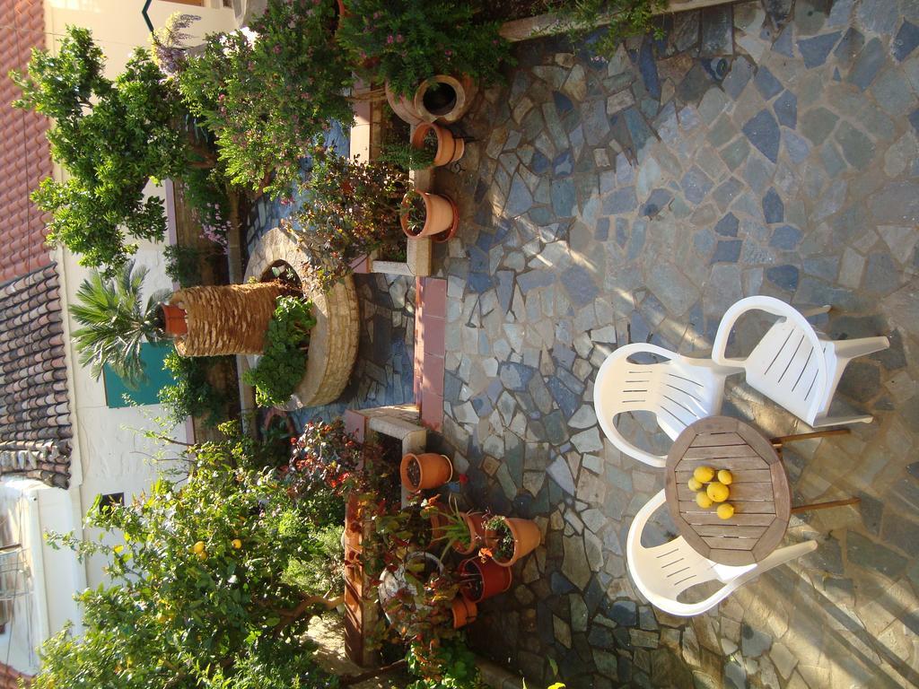 Green Hill Studios & Apartments كوكاري المظهر الخارجي الصورة