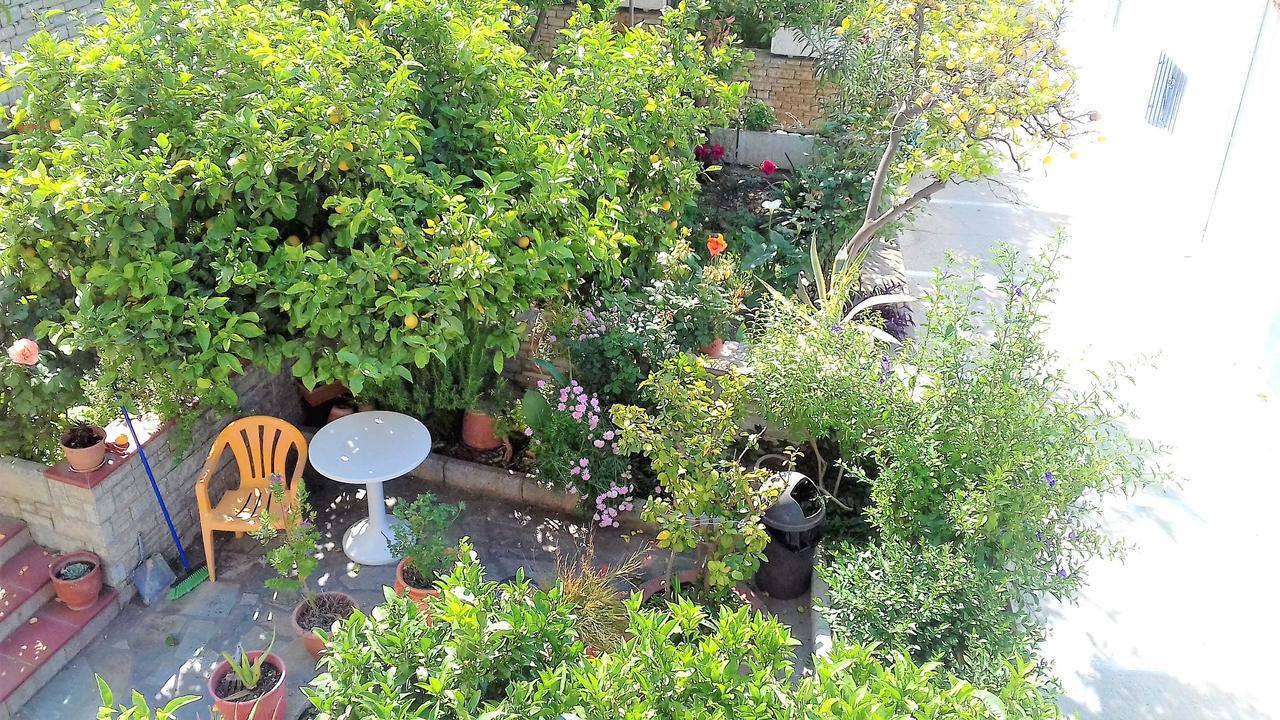 Green Hill Studios & Apartments كوكاري المظهر الخارجي الصورة